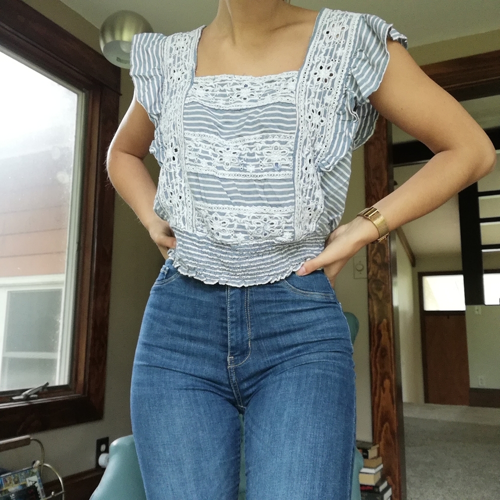The cutest American eagle outfitters top 😍